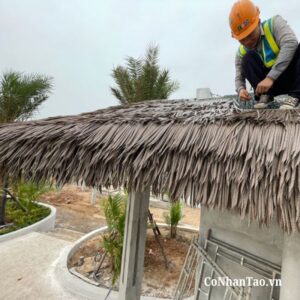 Ứng dụng thực tế của rơm nhân tạo lợp mái